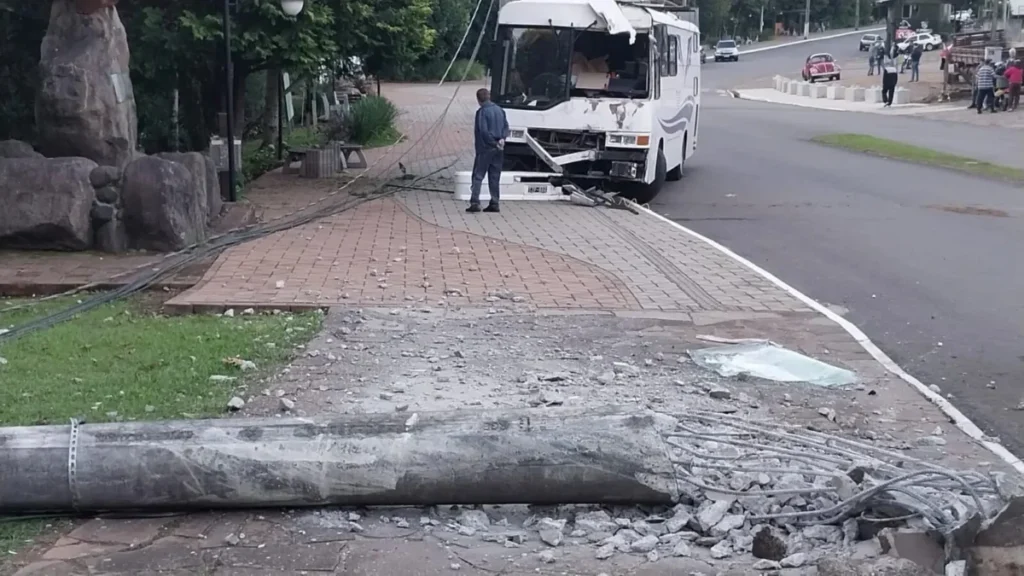 Cinco argentinos heridos al chocar el motorhome en Rio Grande do Sul Familia argentina accidentada en Gramado - 1