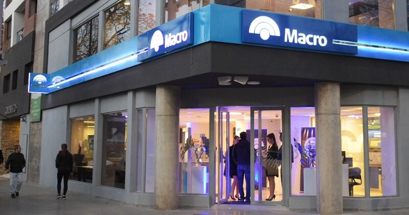 Banco Macro habilita la compra de dólares tras el levantamiento del cepo cambiario GobgGmAWcAAvmEW - 1