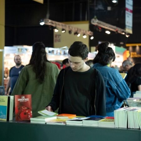 "El libro se volvió un lujo": Alarma en el sector editorial argentino por caída de ventas GpKCgrDW4AACPKX - 8