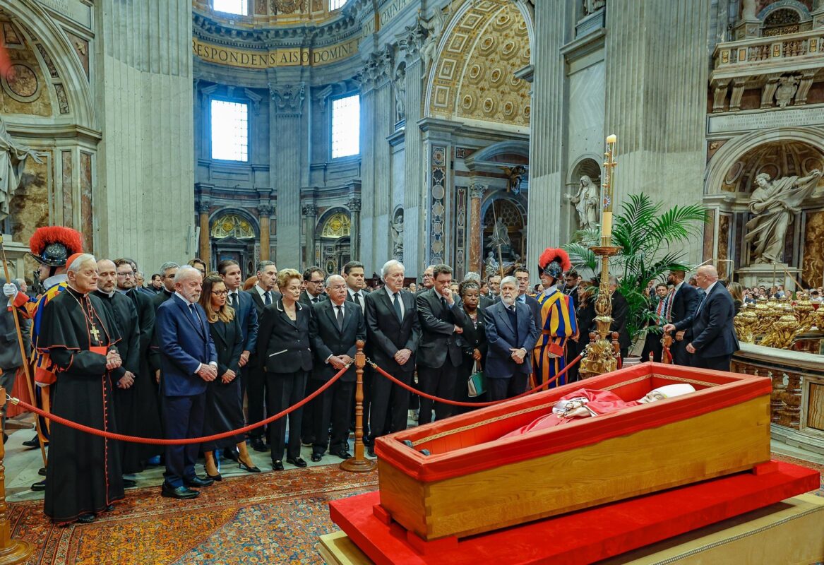 Desde Roma, Milei volvió a cargar contra el periodismo: "Son brutos" 3 GpaJMCwWsAAoIui - 2