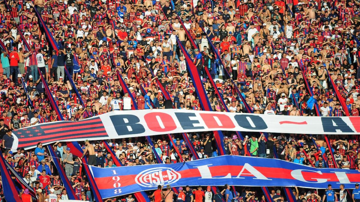 Hinchas de San Lorenzo se autoconvocan para exigir la renuncia de Marcelo Moretti 3 Hinchas 1 - 2