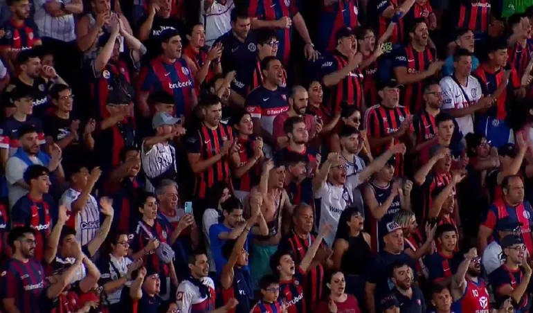 Hinchas de San Lorenzo se autoconvocan para exigir la renuncia de Marcelo Moretti 5 Hinchas 2 - 4