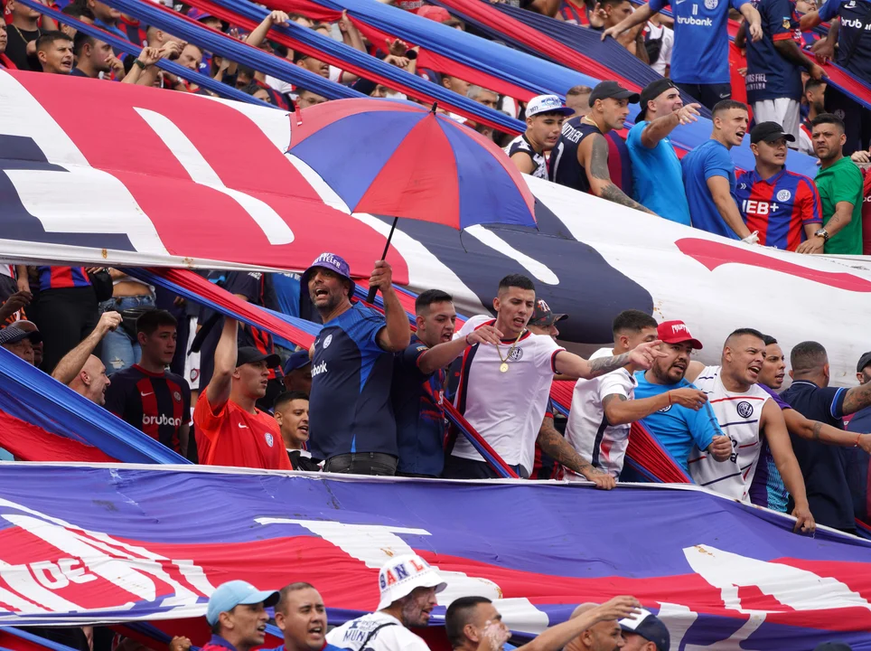 Hinchas de San Lorenzo se autoconvocan para exigir la renuncia de Marcelo Moretti Hinchas - 1