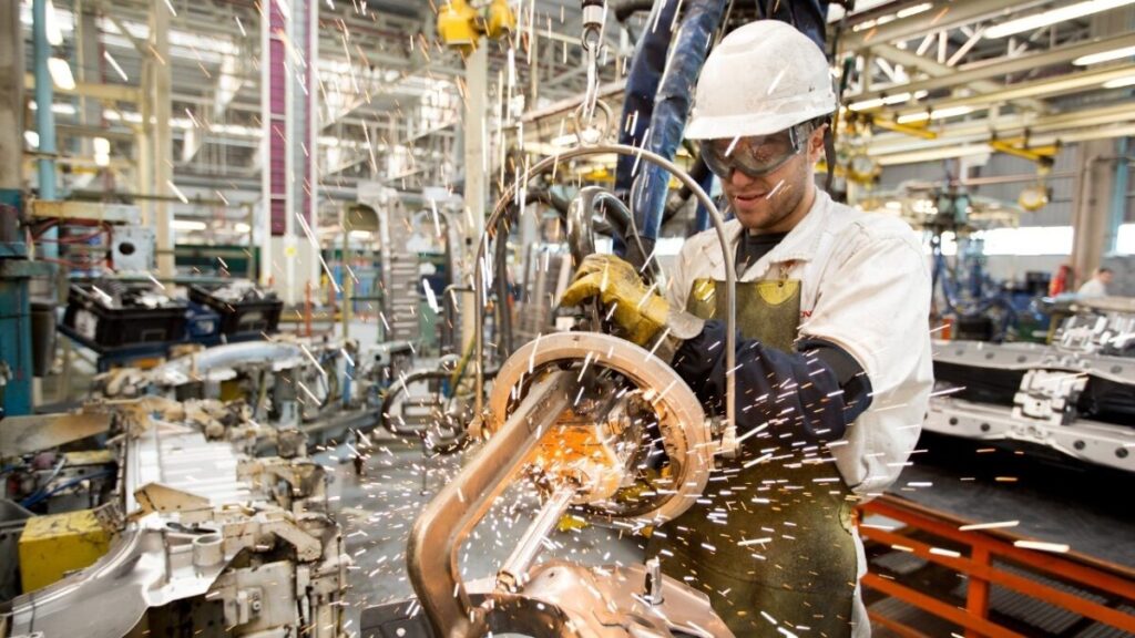 Industria en alerta: La UIA lanza un decálogo para reactivar la producción y reclama medidas frente a la caída de actividad y el aumento de importaciones.