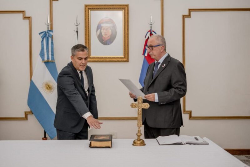 Se confirmó la primicia de Radio Up: Roberto Padilla juró como ministro JURAMENTO 3 1024x683 1 - 1