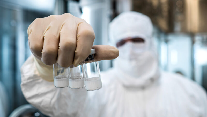 Reafirman la seguridad y eficacia de la vacuna contra el dengue: respaldo científico y evidencia en vida real 2 Ensayos clínicos y experiencias internacionales avalan la vacunación contra el dengue como parte de una estrategia integral de salud pública.