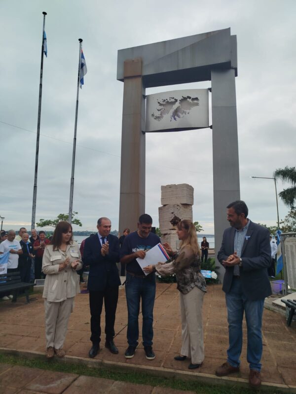 Posadas conmemoró a los veteranos de Malvinas en el Monumento de la costanera 18 WhatsApp Image 2025 04 02 at 10.20.55 - 17