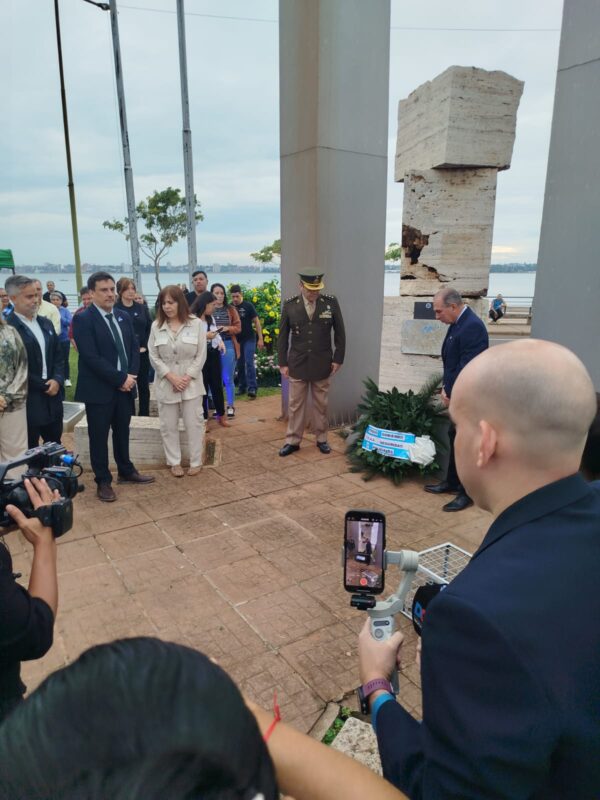 Posadas conmemoró a los veteranos de Malvinas en el Monumento de la costanera 14 WhatsApp Image 2025 04 02 at 10.20.56 1 - 13