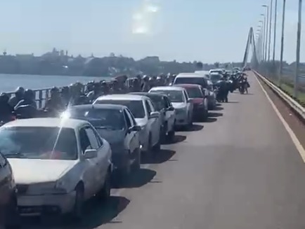 El cruce Posadas-Encarnación, colapsado por el paro de Aduana 5 Aduana