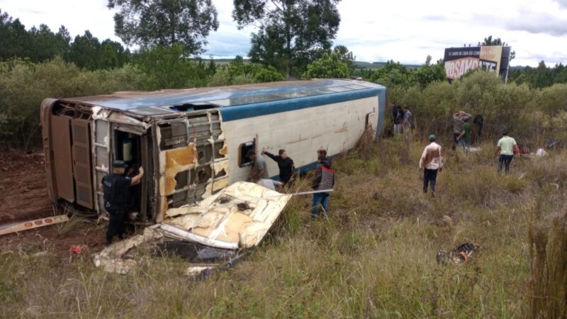 Despiste de colectivo en San José: ocho muertos y diez heridos accidente san jose - 1