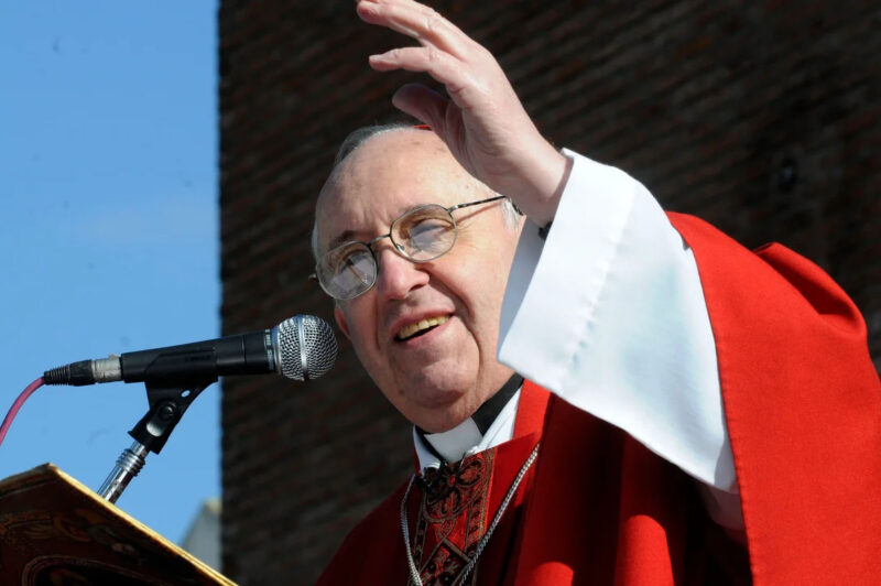 El día que el Papa Francisco mandó a investigar un milagro eucarístico en Buenos Aires 3 bergoglio - 2