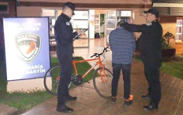Oberá: Su cuñado le prestó la bici, cambió por un celular, fingió que se la robaron y terminó preso bicicleta robada e1744019144335 - 4