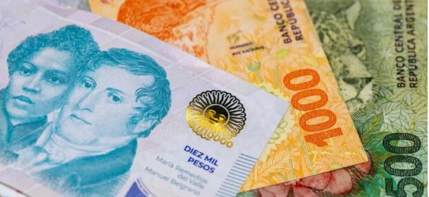 Nación fijó las subas del salario mínimo escalonadas hasta agosto 3 billetes - 2