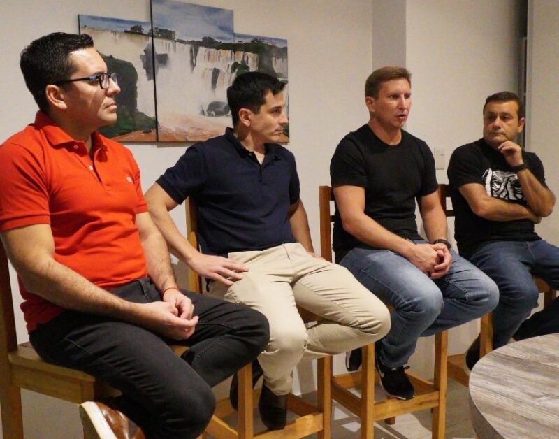 Con espíritu de consenso y futuro, PODES recibió a Oscar Herrera Ahuad en su sede partidaria 2 candidatos2 - 1