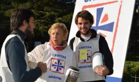 La Diócesis de Posadas festeja 25 años de obispado del Monseñor Martínez con una misa en la Catedral 4 caritass - 3