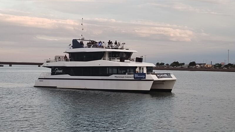 Navegaron por la costanera posadeña para juntar fondos por Santino catamaran - 2
