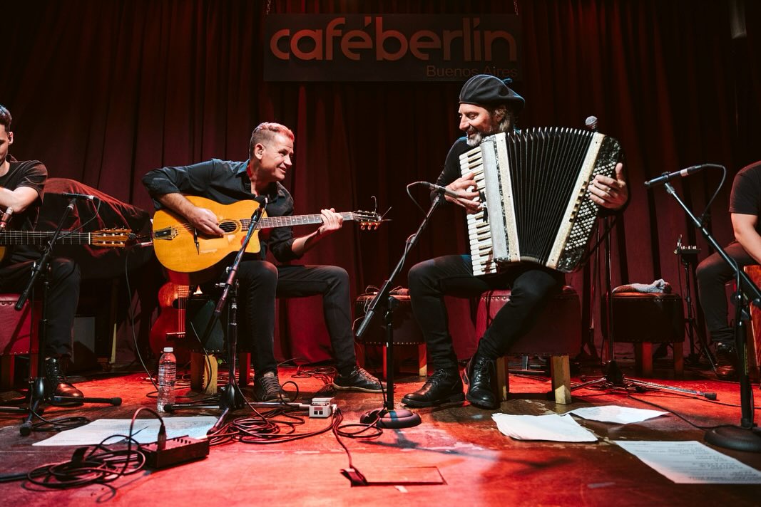 Chango Spasiuk contra los premios Gardel: "es una falta de respeto" 5 chango 2 - 4