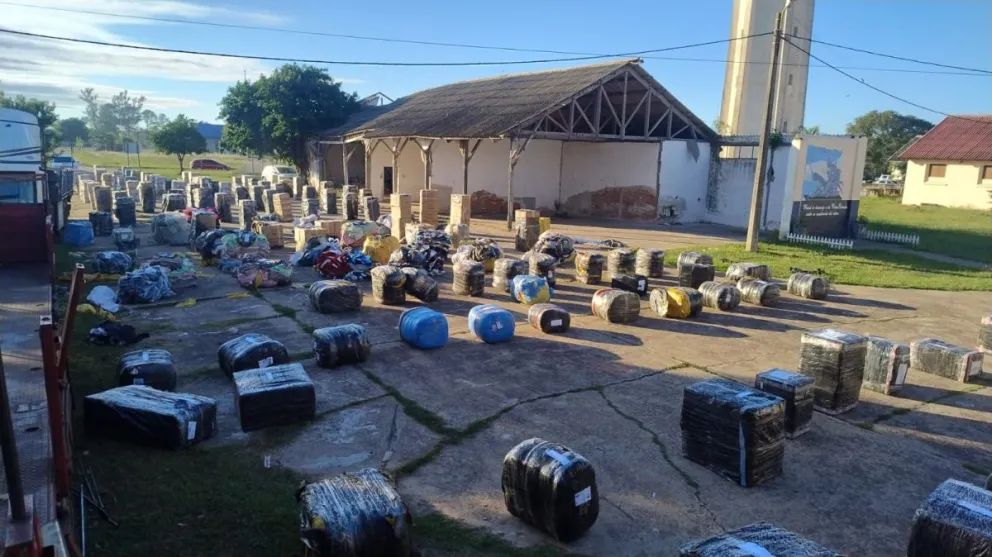 Dos camiones cayeron en Corrientes con $1000 millones en mercadería ilegal 3 contrabando - 2
