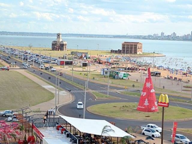 Encarnación extiende el estacionamiento medido hasta las 00:00 en la costanera y genera controversia 6 costanera encarnacion - 5