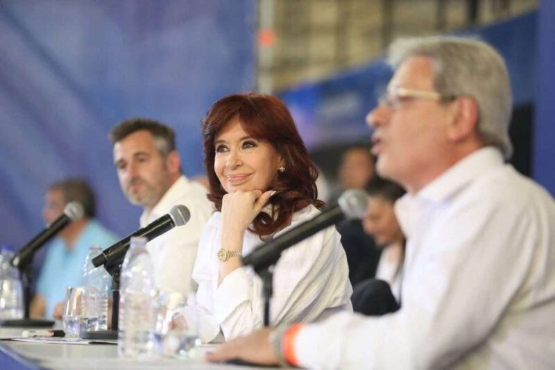 Cristina Kirchner volvió a cargar contra Milei: "Hiciste pelota 60 años de construcción política" 8 cristina 1 scaled 1 - 7