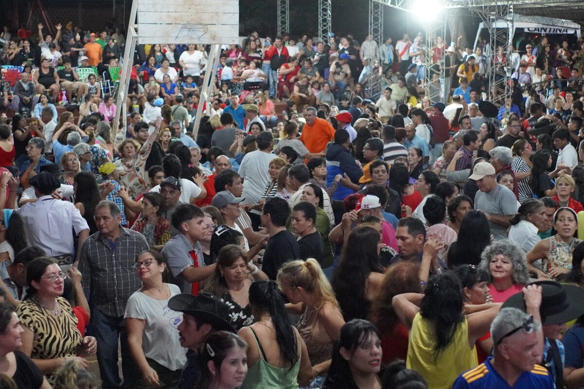 Miles de vecinos bailaron en la fiesta del Trabajador y el cumpleaños de Pablo Velázquez 3 dia trabajador PV3 - 2