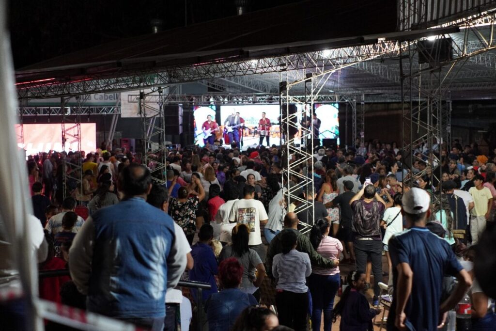 Miles de vecinos bailaron en la fiesta del Trabajador y el cumpleaños de Pablo Velázquez dia trabajador PV4 - 1