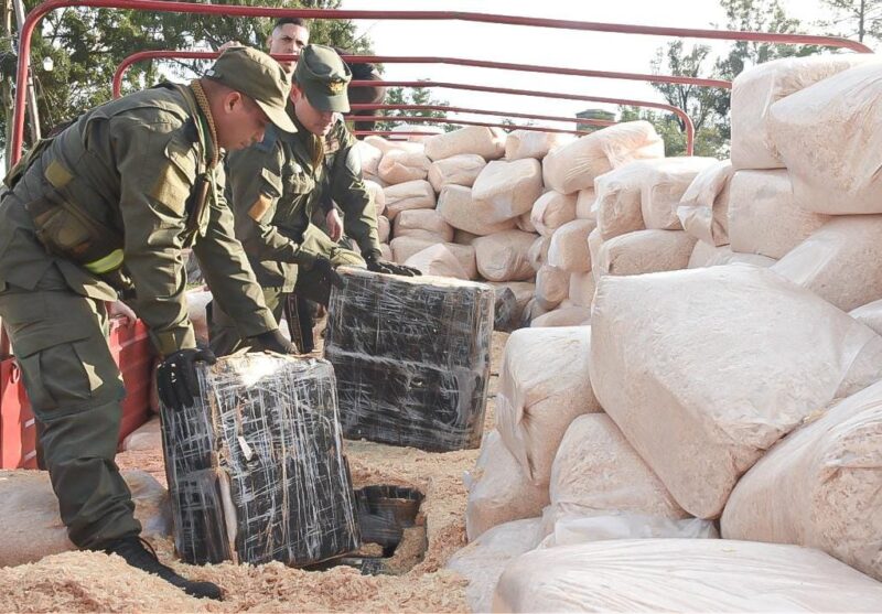 Cuatro detenidos en Misiones tras caer camión con tres toneladas de droga droga 1 - 1