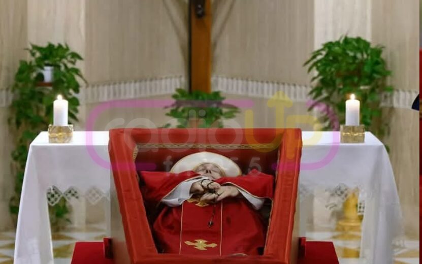 Francisco: El Vaticano difundió las primeras imágenes del Papa en su féretro 8 francisco3 2 - 7