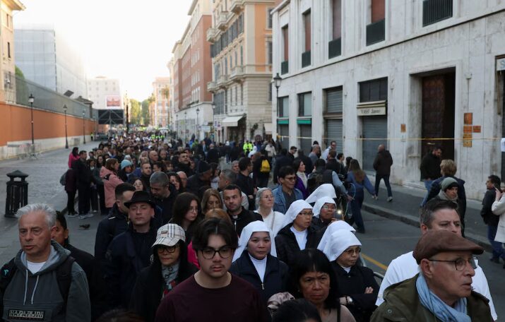 El Vaticano se prepara para el cierre del féretro y sepultura del Papa Francisco 3 funeral francisco - 2