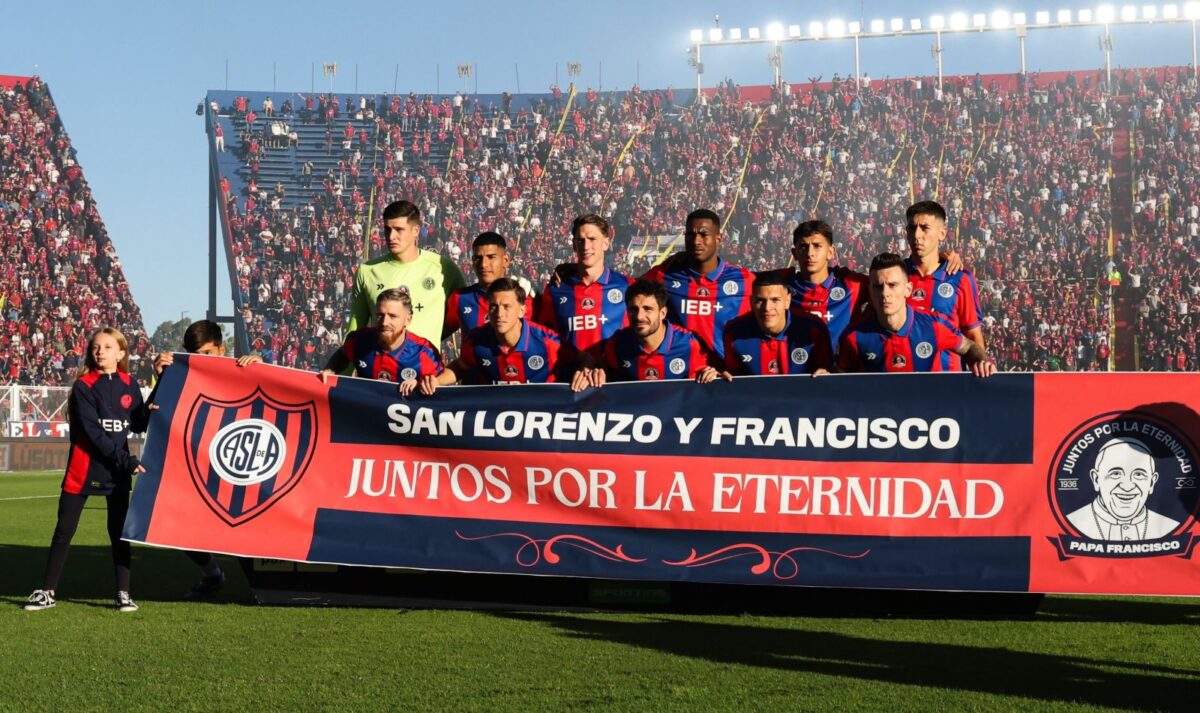 San Lorenzo homenajeó a Francisco previo al partido con Rosario Central 3 homenaje al Papa1 - 2