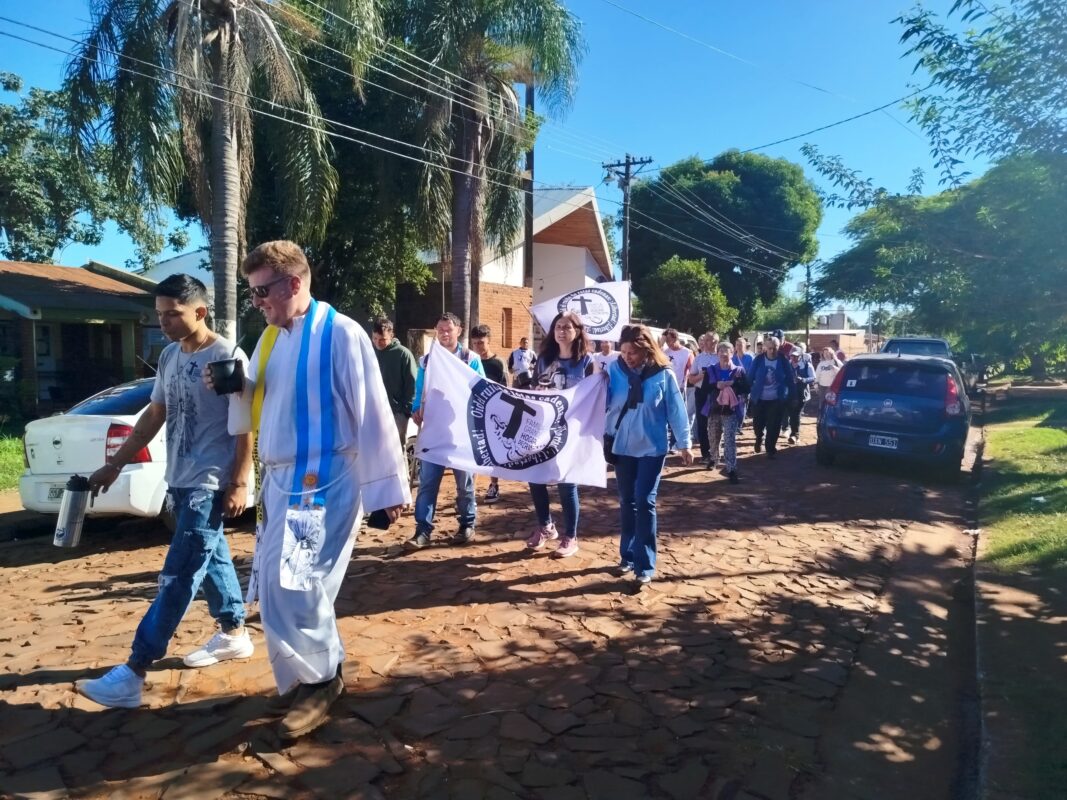 Posadas selló su “Pacto de amor a Francisco” con una peregrinación barrial 4 iglesia posadas 1 - 3
