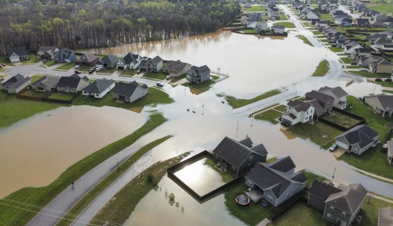 Lluvias históricas y tragedia en el sur de Estados Unidos: Al menos 18 muertos inundaciones 1 - 2