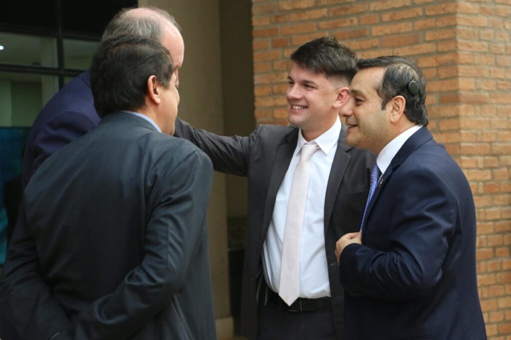 Herrera Ahuad: “No se trata de culpas, sino de hacernos cargo del resultado” 3 Los jefes de campaña de la renovación: Lucas Romero y Oscar Herrera Ahuad