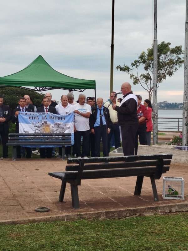 Posadas conmemoró a los veteranos de Malvinas en el Monumento de la costanera 4 malvinas posadas 1 - 3