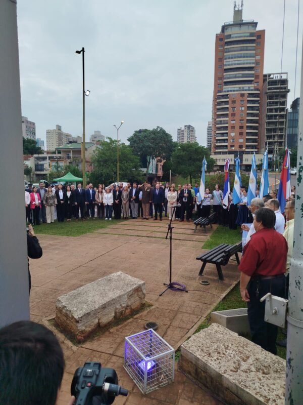 Posadas conmemoró a los veteranos de Malvinas en el Monumento de la costanera 12 malvinas posadas 5 - 11