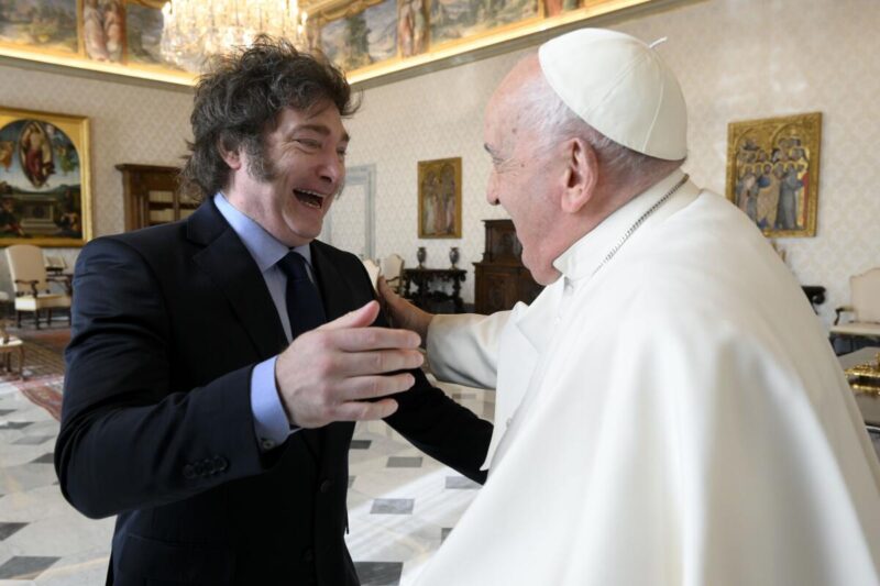 El Gobierno argentino despidió al Papa Francisco: “Lideró con entrega y amor” milei francisco - 1