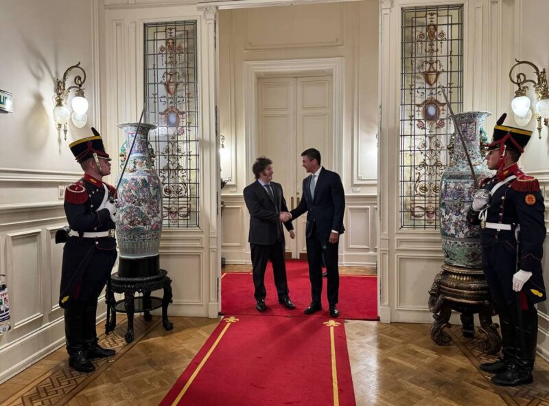 Javier Milei se reunirá con el presidente paraguayo Santiago Peña 3 Javier Milei se reunirá con el presidente Santiago Peña
