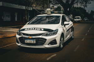 Arrestaron a cuatro jóvenes que se enfrentaban a piedrazos en San Pedro 7 movil policial 696x464 1 - 6