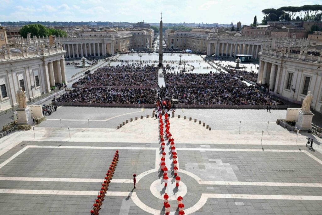 multitud vaticano - 1