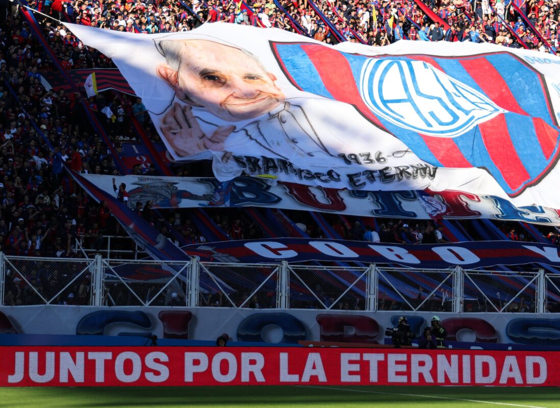 San Lorenzo homenajeó a Francisco previo al partido con Rosario Central 5 papa san lorenzo - 4