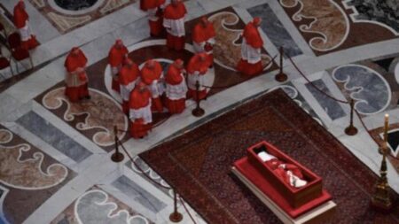 Desde Roma, Milei volvió a cargar contra el periodismo: "Son brutos" vaticano 2 - 4