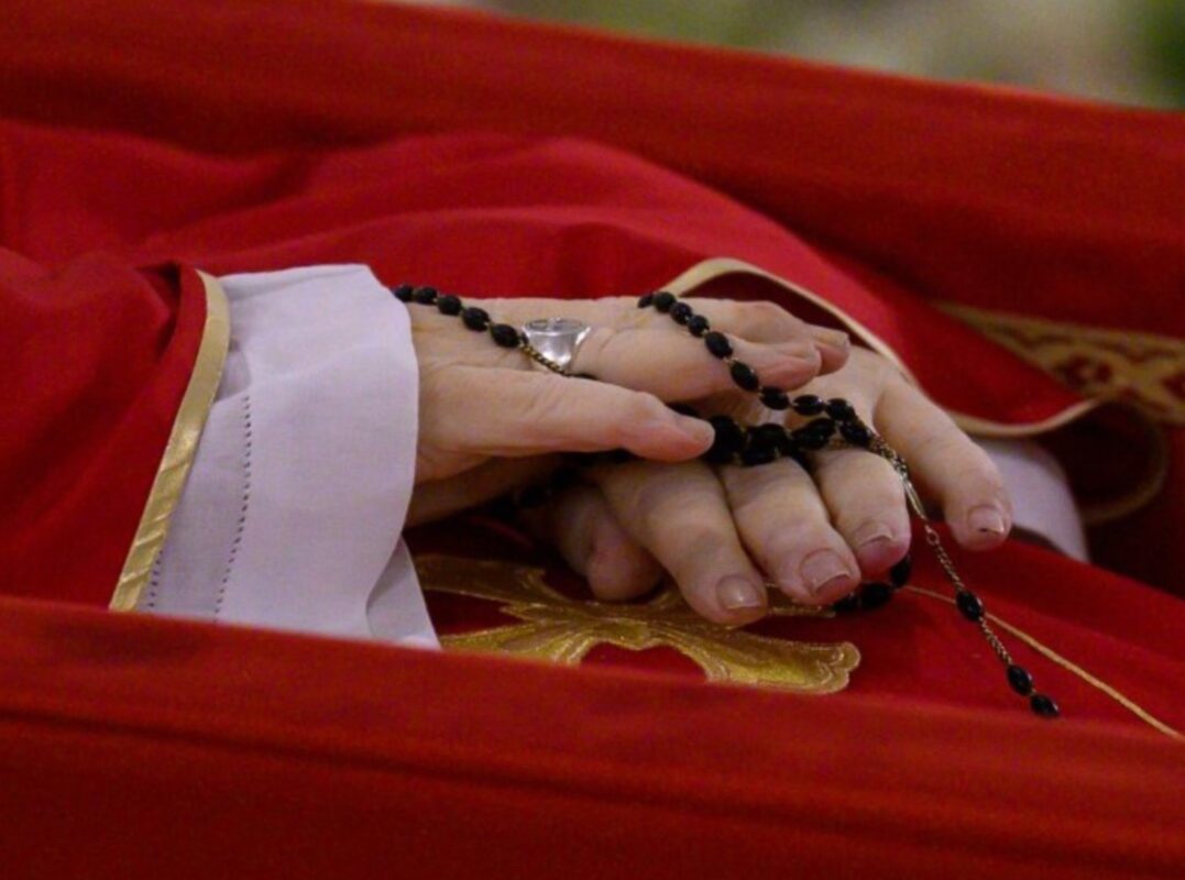 Sede vacante: cómo funciona el Vaticano tras la muerte del Papa Francisco 3 velatorio2 - 2