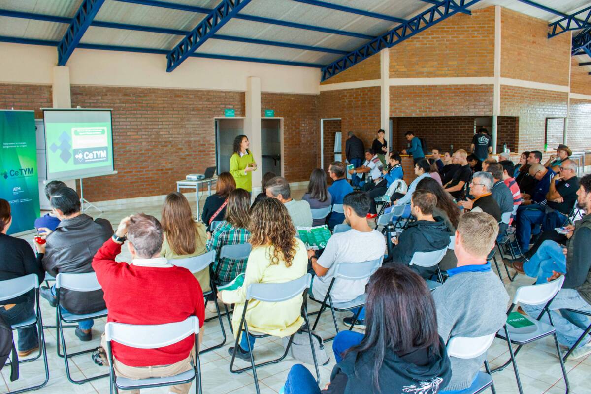 2 de Mayo: Capacitaron sobre el nuevo sistema de trazabilidad para la yerba mate 5 21 05 CETYM 2DEMAYO 2 - 4