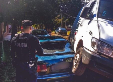 Joven terminó herido tras chocar con su utilitario un auto estacionado en Jardín América 3a3e29c3 b14f 4926 8257 db6b54b5f7f4 766x560 1 - 4