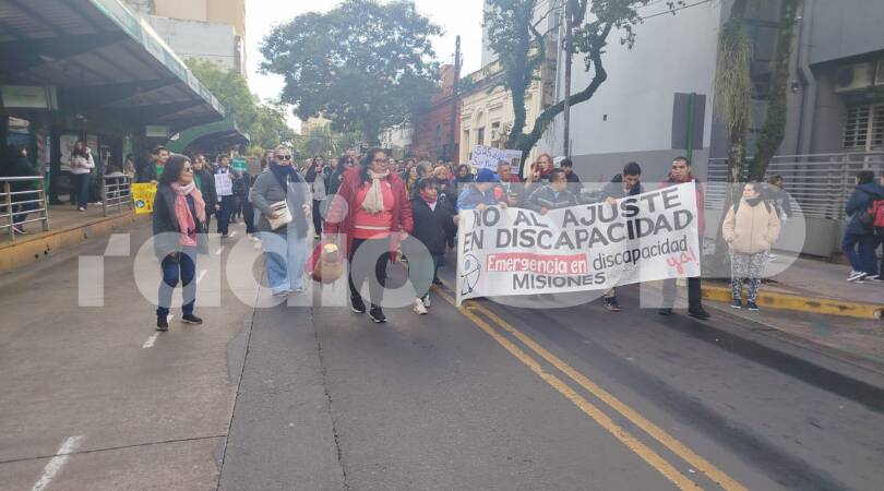 Discapacidad en crisis: “Con los enfermos no se juega”, fuerte reclamo en Posadas 6 4 4 - 5