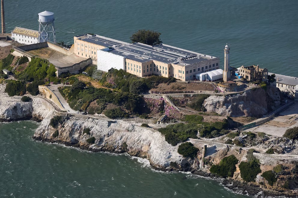 Alcatraz 5 - 3