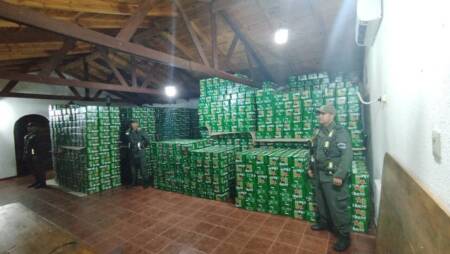 Incautaron más de 65 mil latas de cerveza de contrabando en Villa Olivari Bebidas - 5