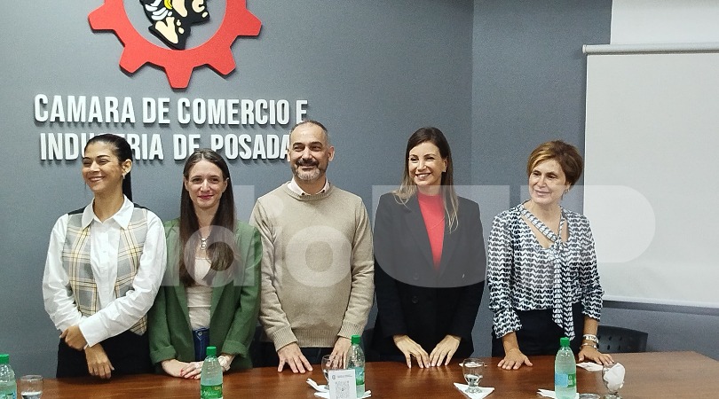 Ruta Arte, la propuesta que convertirá vidrieras comerciales de Posadas en galerías de arte 3 Camara de Comercio - 2