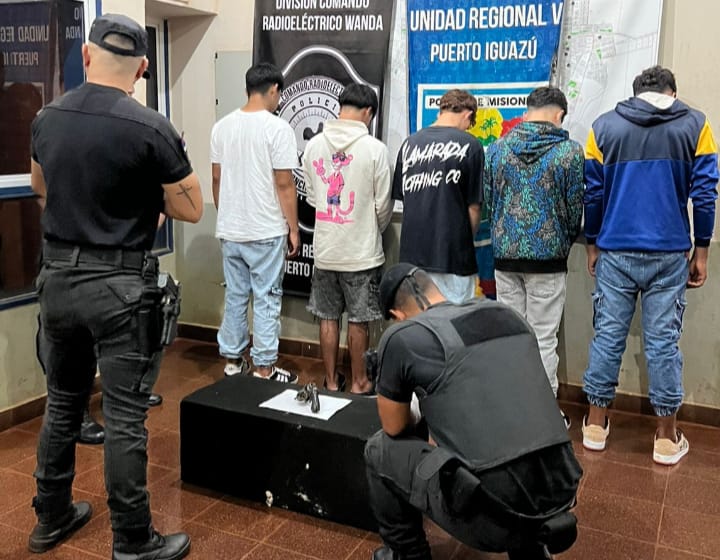 Cinco detenidos - 1
