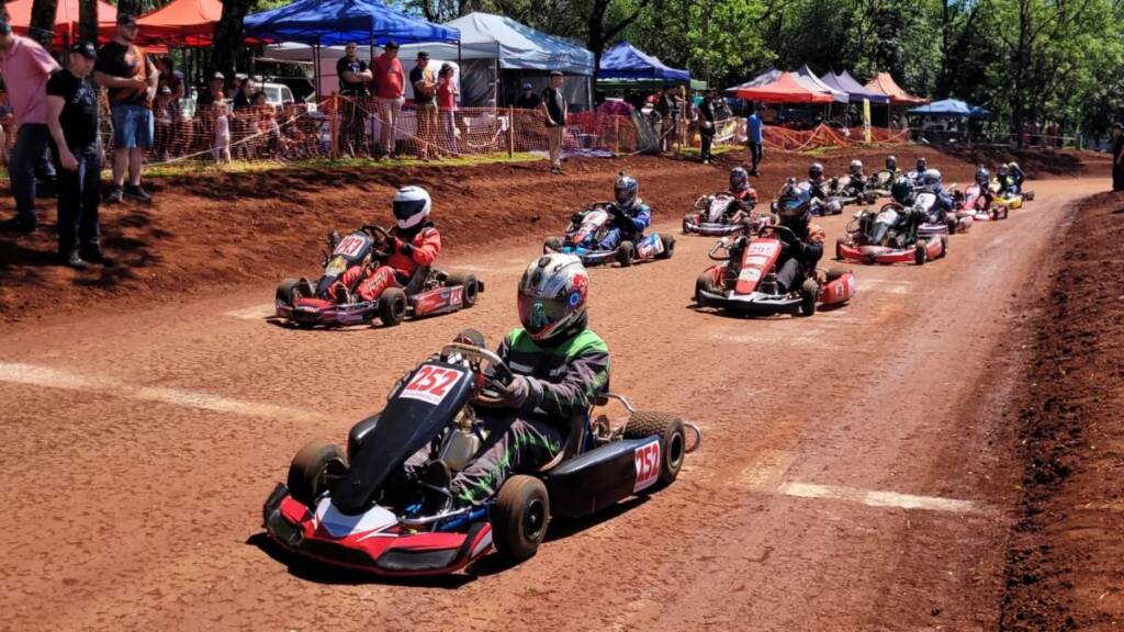 Karting terrado: Campo Grande recibe la primera fecha especial 4 Federacion de Motociclismo Motocross Cuatriciclos Enduro y Karting de Misiones2 - 3